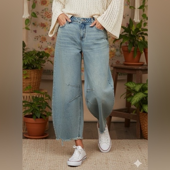 Denim - Women's Light Blue Barrel Wide-Leg Jeans